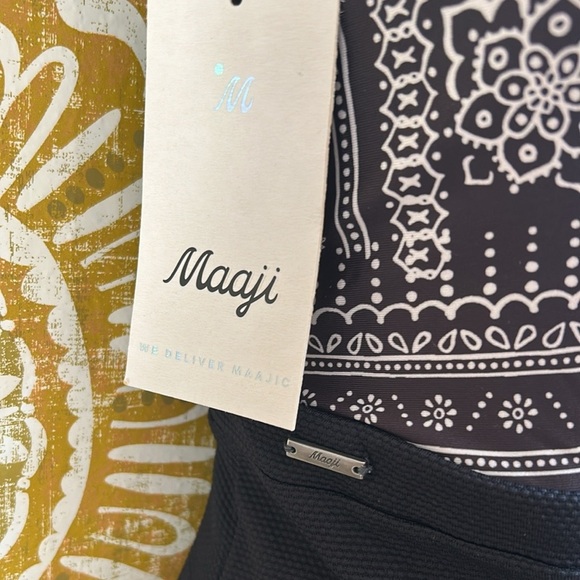 NWT Maaji Black Bandana Rainbow Plunge Neck Reversible One-Piece Swimsuit Sz M - Picture 7 of 9